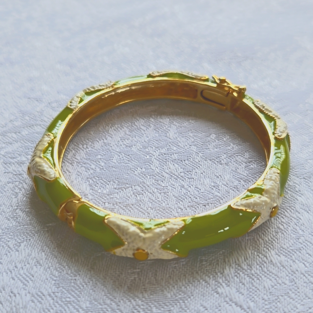 Enamel bangle bracelet, starfish design, green.